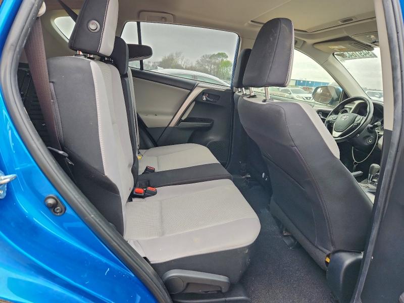 Photo 11 from auction – 2017 TOYOTA RAV4 XLE with VIN JTMWFREV5HJ701883