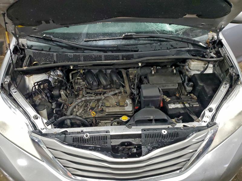 Photo 12 from auction – 2012 TOYOTA SIENNA XLE with VIN 5TDYK3DCXCS222887