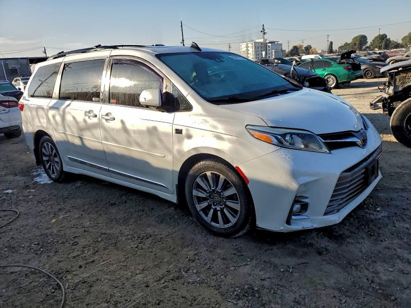 Photo 4 from auction – 2020 TOYOTA SIENNA XLE with VIN 5TDYZ3DC4LS057219