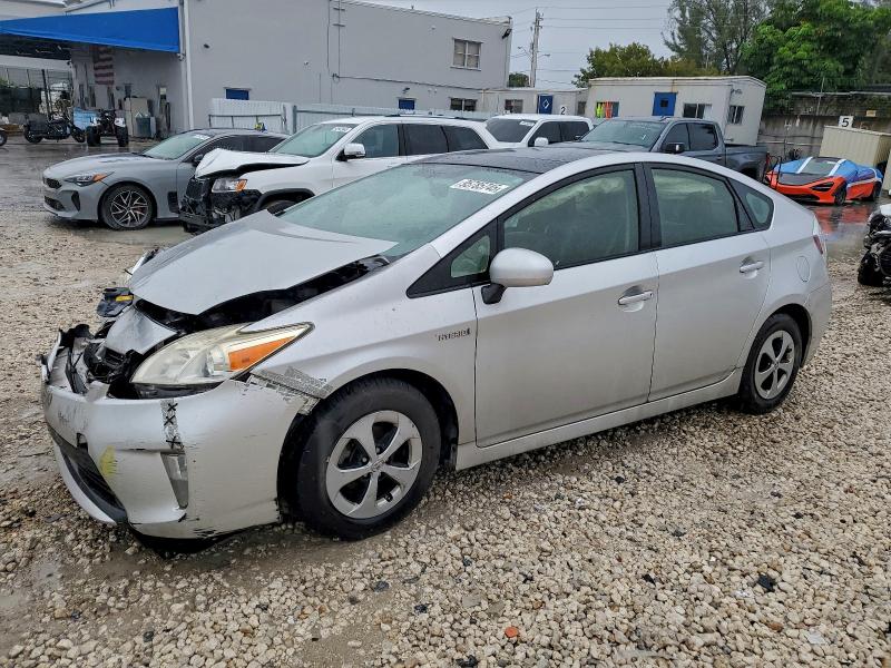 TOYOTA PRIUS 2015 مع رقم تعريف المركبة JTDKN3DU3F0402550 - صورة من المزاد