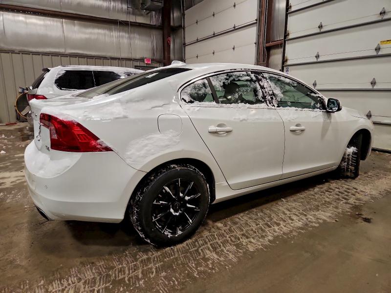 Photo 3 from auction – 2016 VOLVO S60 with VIN YV149MFM4F1342394
