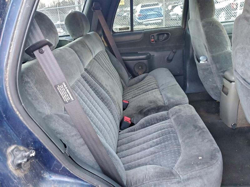 Photo 11 from auction – 2001 CHEVROLET BLAZER with VIN 1GNDT13W81K228985