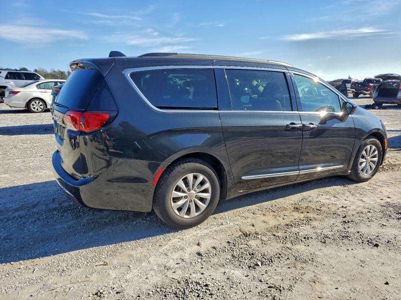 Photo 3 from auction – 2017 CHRYSLER PACIFICA T with VIN 2C4RC1BG5HR613926