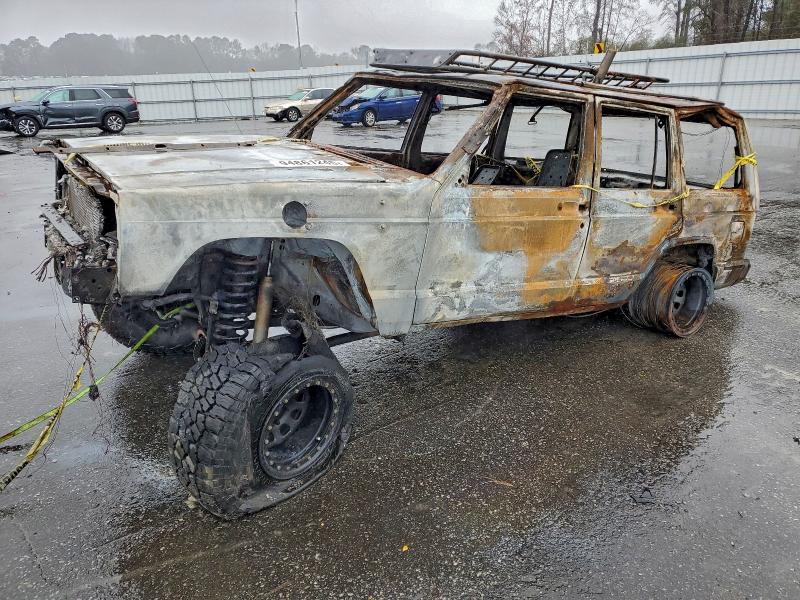 JEEP CHEROKEE S 2000 with VIN 1J4FF48S9YL151932 - Photo from auction