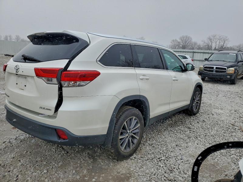 Photo 3 from auction – 2019 TOYOTA HIGHLANDER with VIN 5TDJZRFH9KS600723