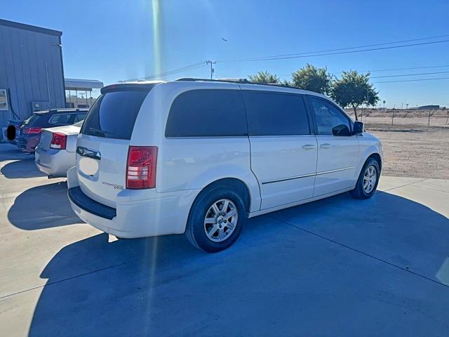 Photo 4 from auction – 2010 CHRYSLER TOWN & COU with VIN 2A4RR8DX7AR382077