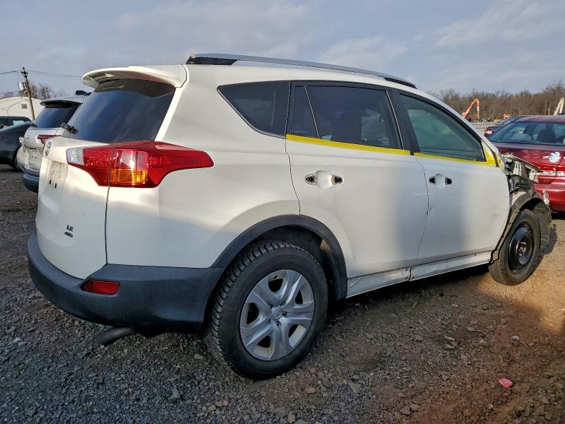 Photo 3 from auction – 2015 TOYOTA RAV4 LE with VIN JTMBFREV7FJ014285