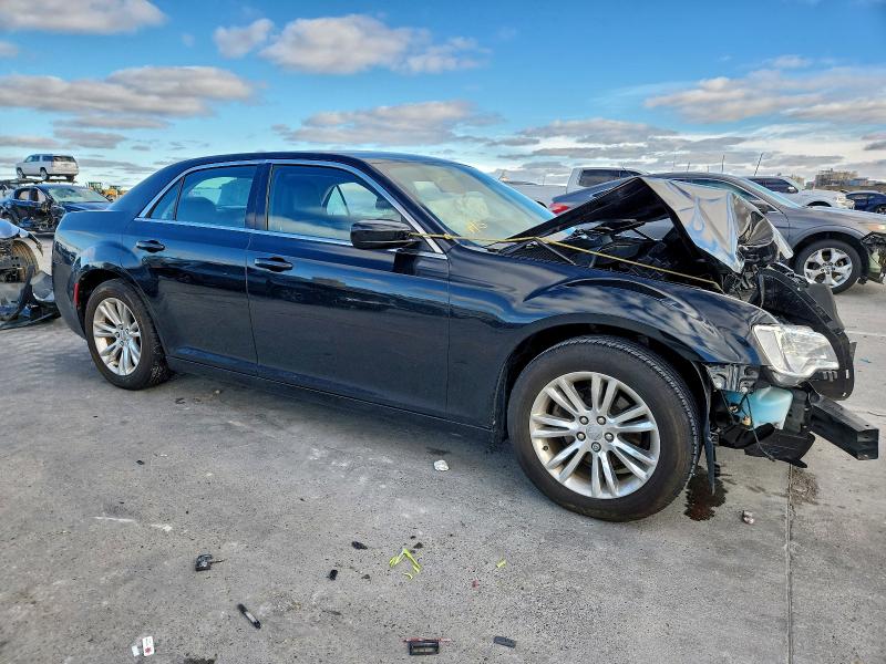 Photo 4 from auction – 2017 CHRYSLER 300 with VIN 2C3CCAAG3HH516256