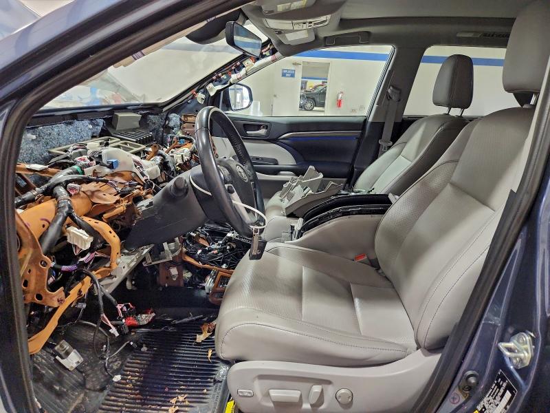 Photo 7 from auction – 2019 TOYOTA HIGHLANDER with VIN 5TDDZRFH1KS990231