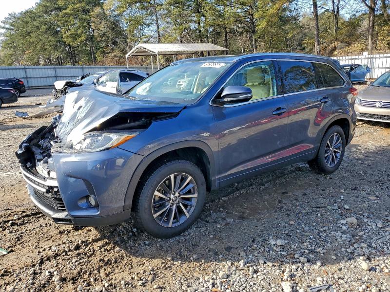 TOYOTA HIGHLANDER 2018 with VIN 5TDKZRFH9JS283223 - Photo from auction