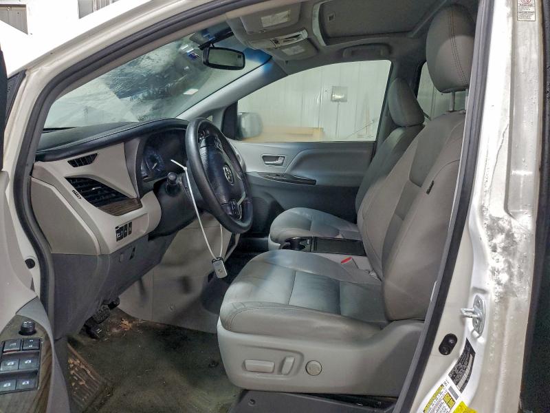 Photo 7 from auction – 2016 TOYOTA SIENNA XLE with VIN 5TDYK3DC6GS744969