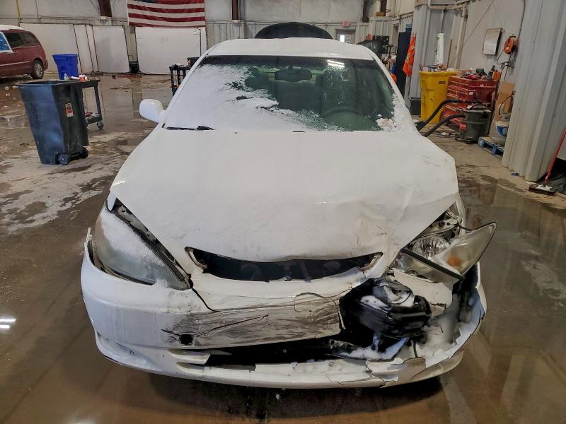 Photo 5 from auction – 2004 TOYOTA CAMRY LE with VIN JTDBE32K540251838