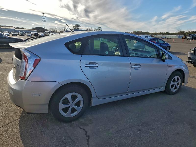Zdjęcie 3 z aukcji – 2013 TOYOTA PRIUS z VIN JTDKN3DU8D5579322