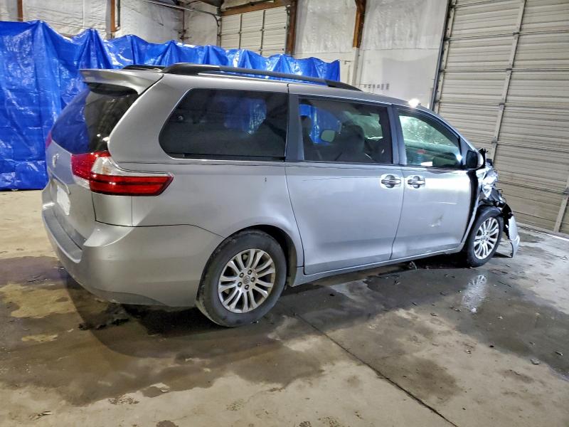 Photo 3 from auction – 2017 TOYOTA SIENNA XLE with VIN 5TDYZ3DC3HS797450