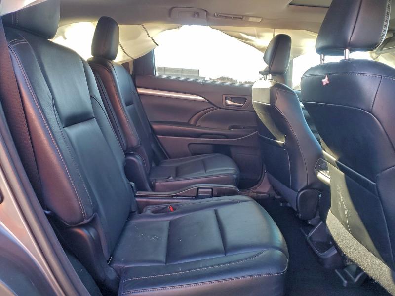 Photo 11 from auction – 2017 TOYOTA HIGHLANDER with VIN 5TDJZRFH6HS439529