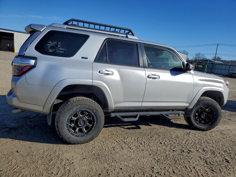 Photo 3 from auction – 2017 TOYOTA 4RUNNER with VIN JTEBU5JR4H5412259