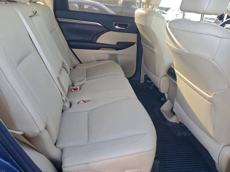 Photo 11 from auction – 2018 TOYOTA HIGHLANDER with VIN 5TDDZRFH8JS871896