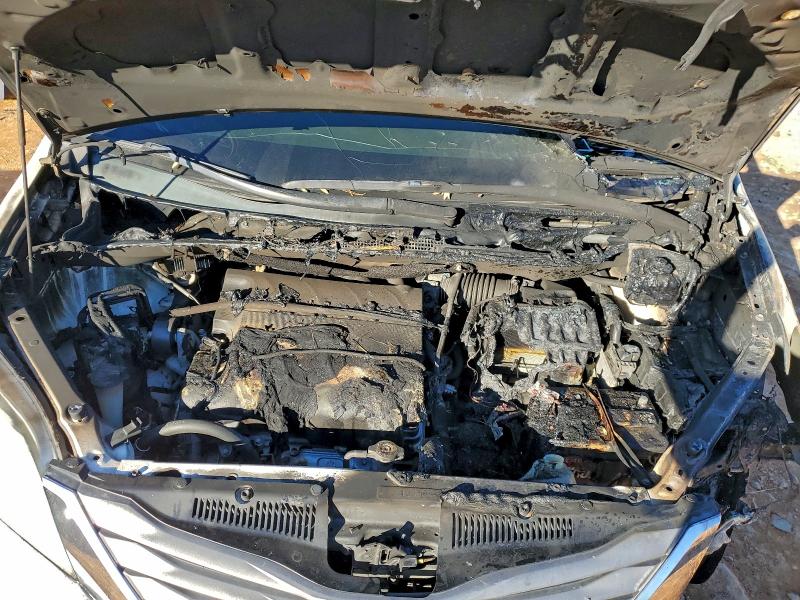 Photo 12 from auction – 2011 TOYOTA SIENNA XLE with VIN 5TDYK3DC6BS034690