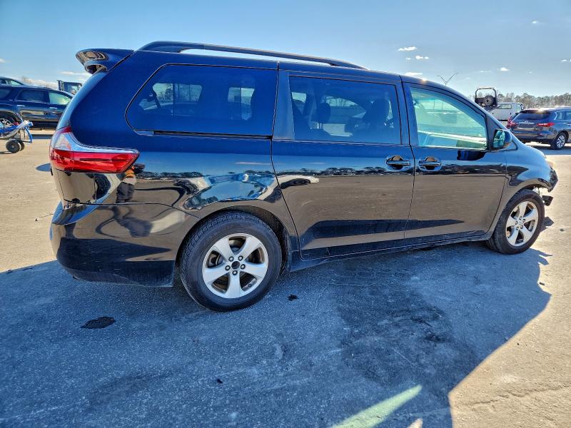 Photo 3 from auction – 2017 TOYOTA SIENNA LE with VIN 5TDKZ3DC6HS842502