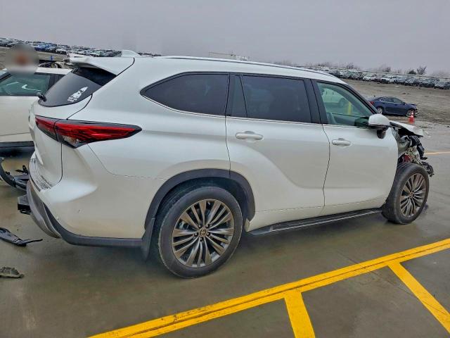 Photo 3 from auction – 2022 TOYOTA HIGHLANDER with VIN 5TDFZRBH8NS210910