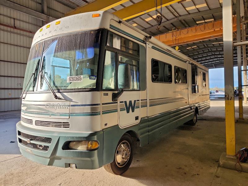 Photo 2 from auction – 2001 WINNEBAGO CHIEFTAIN with VIN 1FCNF53SX10A02662