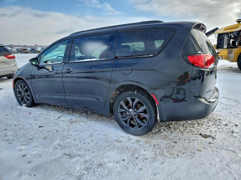 Photo 2 from auction – 2018 CHRYSLER PACIFICA L with VIN 2C4RC1GG5JR260201