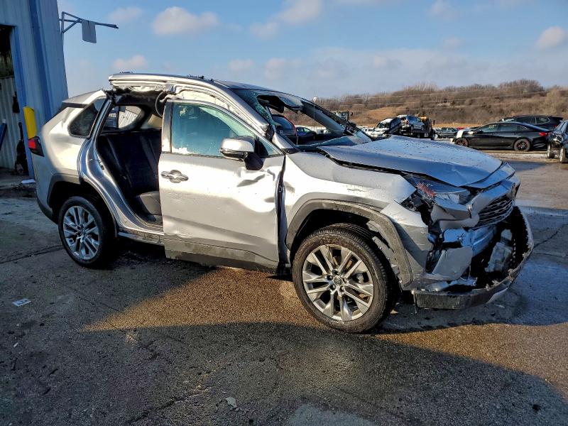 Photo 4 from auction – 2020 TOYOTA RAV4 with VIN 2T3N1RFV6LC124513