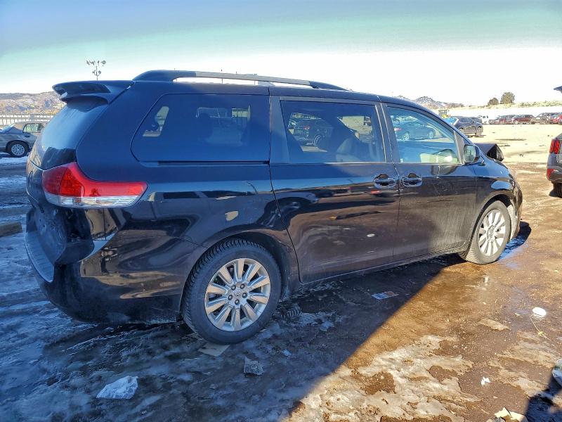 Photo 3 from auction – 2012 TOYOTA SIENNA XLE with VIN 5TDDK3DC6CS030381