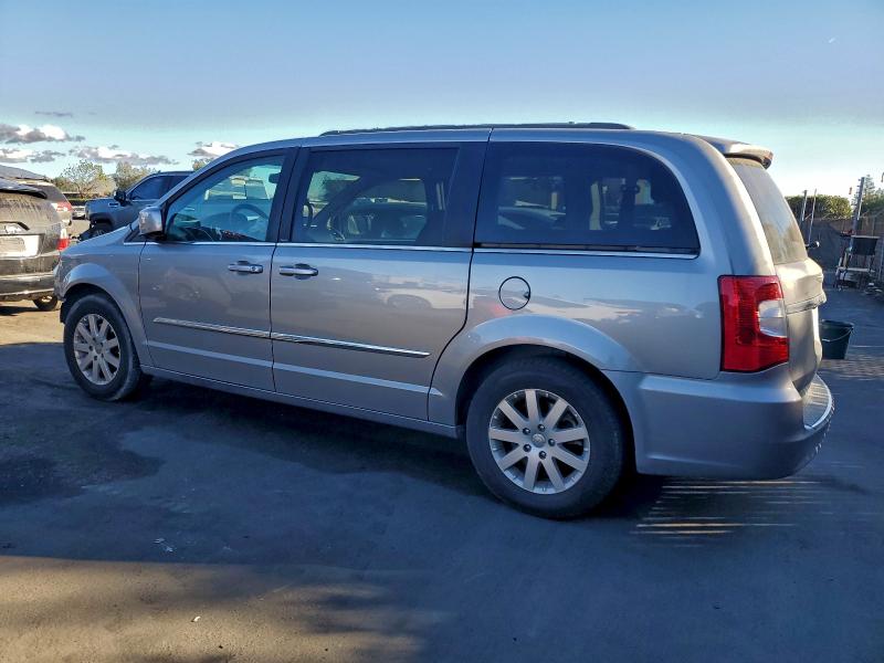 Photo 2 from auction – 2013 CHRYSLER TOWN & COU with VIN 2C4RC1BG7DR734452