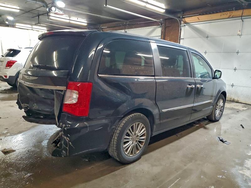 Photo 3 from auction – 2016 CHRYSLER TOWN & COU with VIN 2C4RC1CG7GR159420