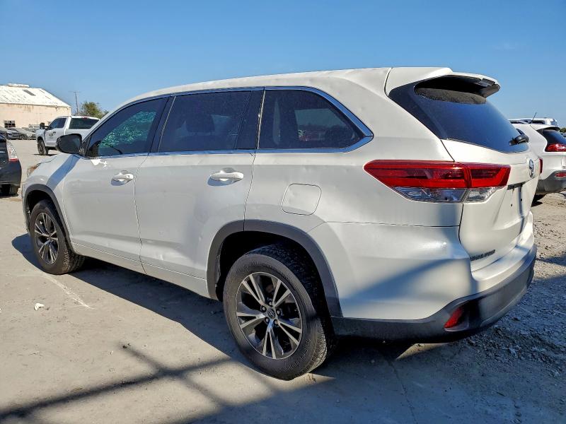 Photo 2 from auction – 2017 TOYOTA HIGHLANDER with VIN 5TDZZRFH1HS201378