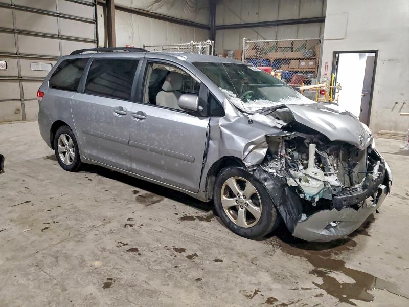 Photo 4 from auction – 2012 TOYOTA SIENNA LE with VIN 5TDKK3DC3CS181377