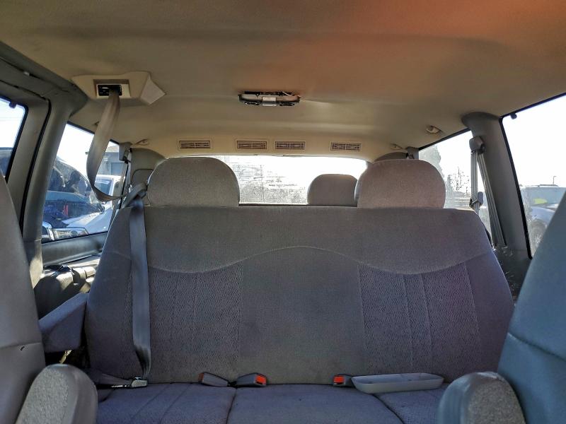 Photo 10 from auction – 2002 CHEVROLET ASTRO with VIN 1GNDM19X62B119455