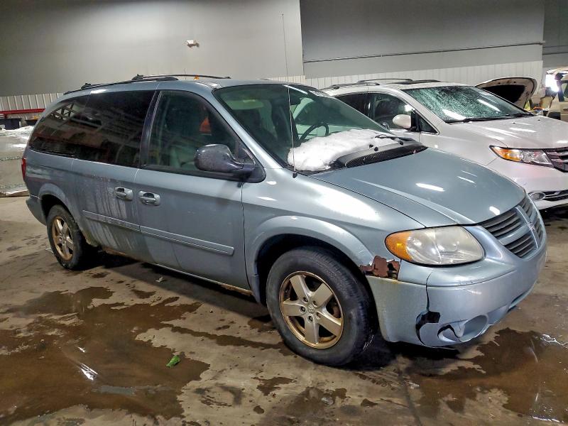 Photo 4 from auction – 2005 DODGE GRAND CARA with VIN 2D4GP44L05R223743