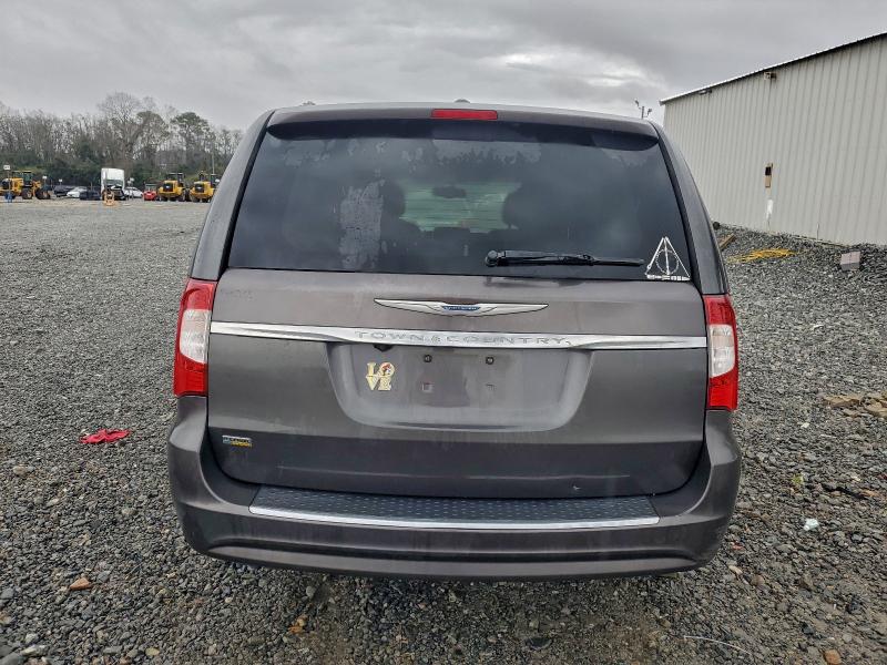 Photo 6 from auction – 2016 CHRYSLER TOWN & COU with VIN 2C4RC1BG1GR229883