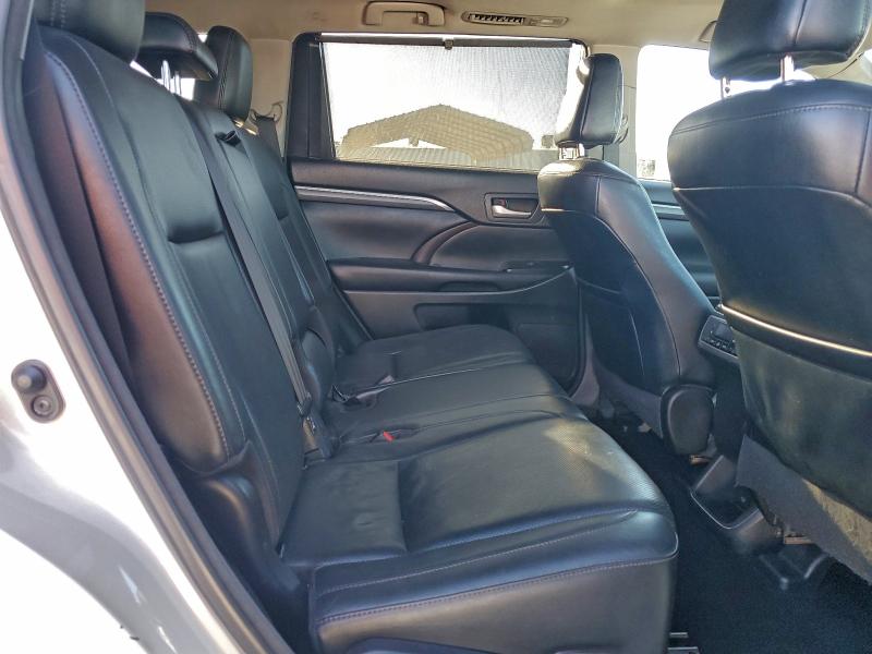 Photo 11 from auction – 2017 TOYOTA HIGHLANDER with VIN 5TDYZRFH0HS208348