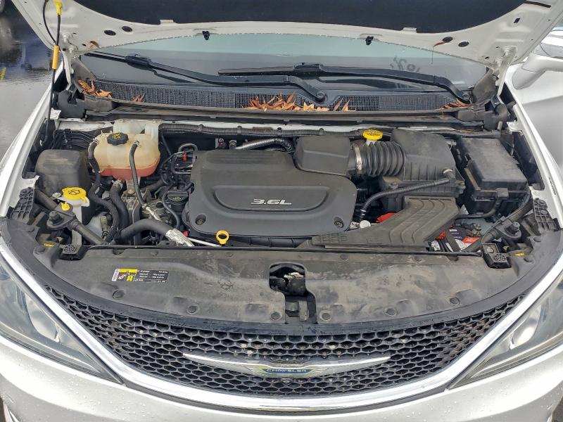 Photo 12 from auction – 2017 CHRYSLER PACIFICA with VIN 2C4RC1GG5HR572058