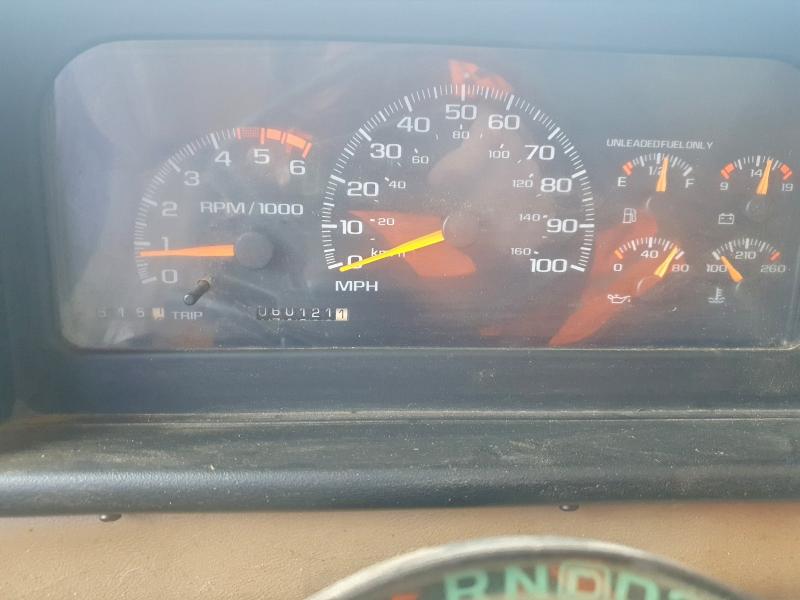 Photo 8 from auction – 2000 WINNEBAGO RV with VIN 5B4KP37J8Y3314158