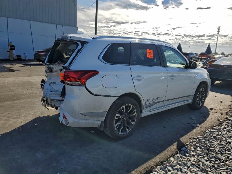 Photo 3 from auction – 2018 MITSUBISHI OUTLANDER with VIN JA4J24A56JZ061909