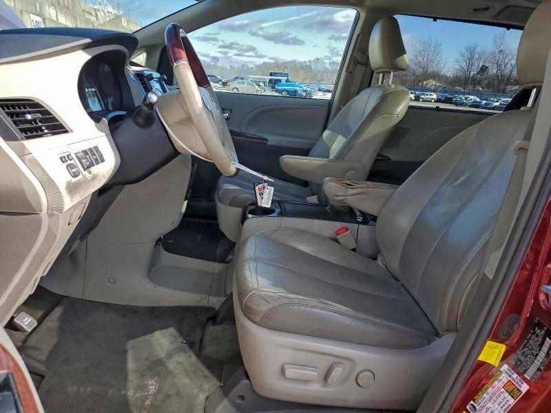 Photo 7 from auction – 2012 TOYOTA SIENNA XLE with VIN 5TDDK3DC1CS038727