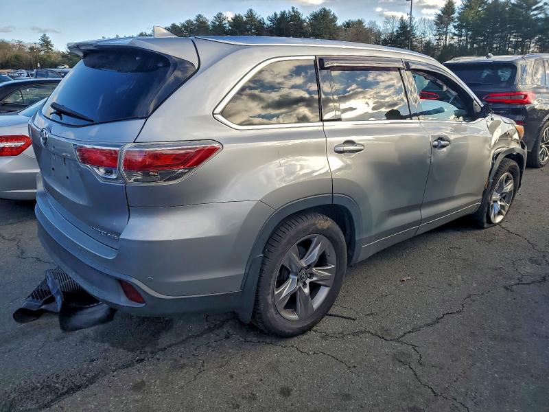 Photo 3 from auction – 2016 TOYOTA HIGHLANDER with VIN 5TDDKRFH9GS350327