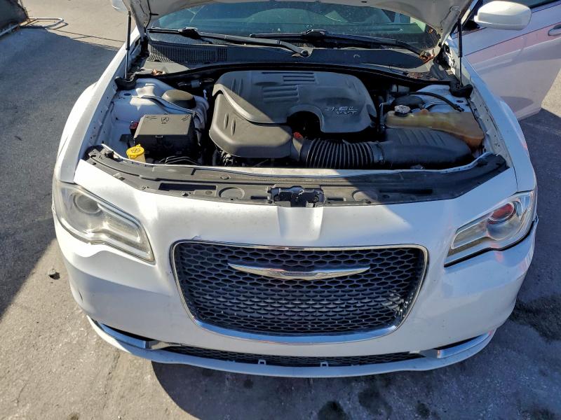 Photo 11 from auction – 2015 CHRYSLER 300 LIMITE with VIN 2C3CCAAG4FH807362