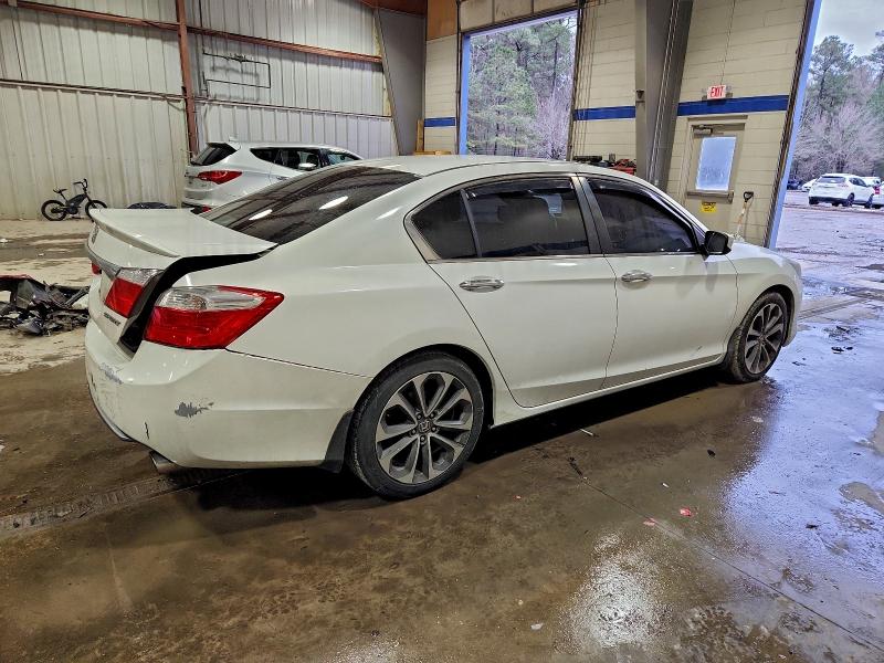 Photo 3 from auction – 2015 HONDA ACCORD SPO with VIN 1HGCR2F52FA104253