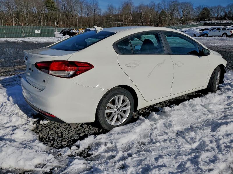 صورة رقم 3 من المزاد - 2017 KIA FORTE LX مع VIN 3KPFL4A74HE104840