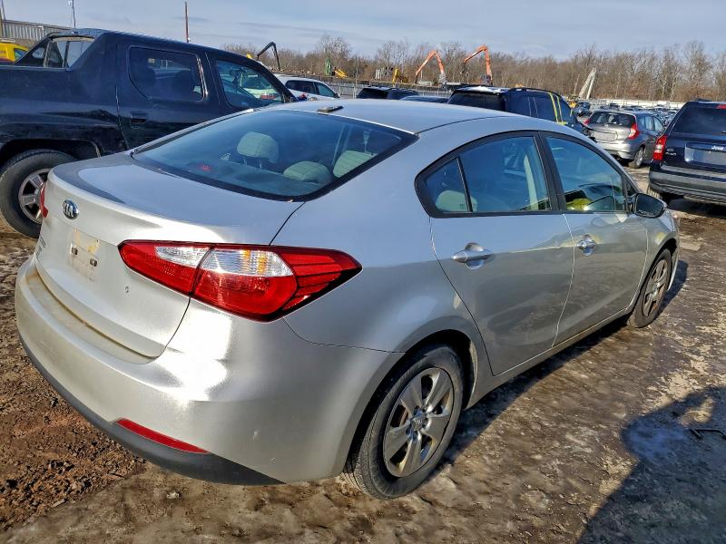 Photo 3 from auction – 2015 KIA FORTE LX with VIN KNAFK4A67F5290678