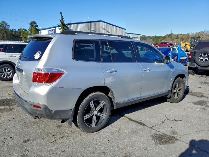 Photo 3 from auction – 2011 TOYOTA HIGHLANDER with VIN 5TDZA3EH3BS011658