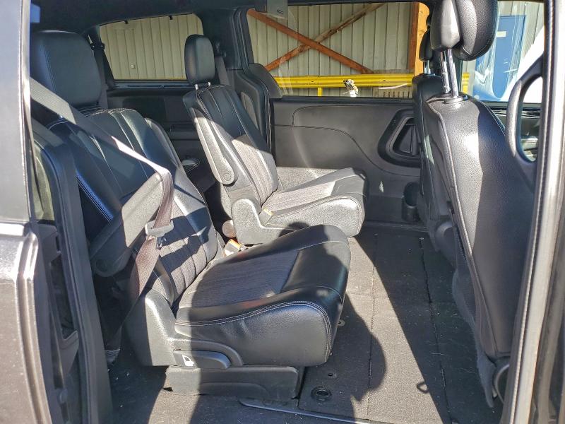 Photo 11 from auction – 2016 CHRYSLER TOWN & COU with VIN 2C4RC1HG7GR254133