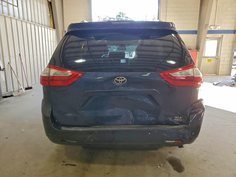 Photo 6 from auction – 2018 TOYOTA SIENNA XLE with VIN 5TDDZ3DC0JS201599