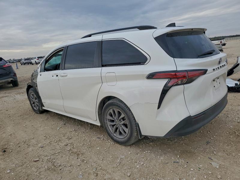 Photo 2 from auction – 2021 TOYOTA SIENNA with VIN 5TDKRKEC6MS011956