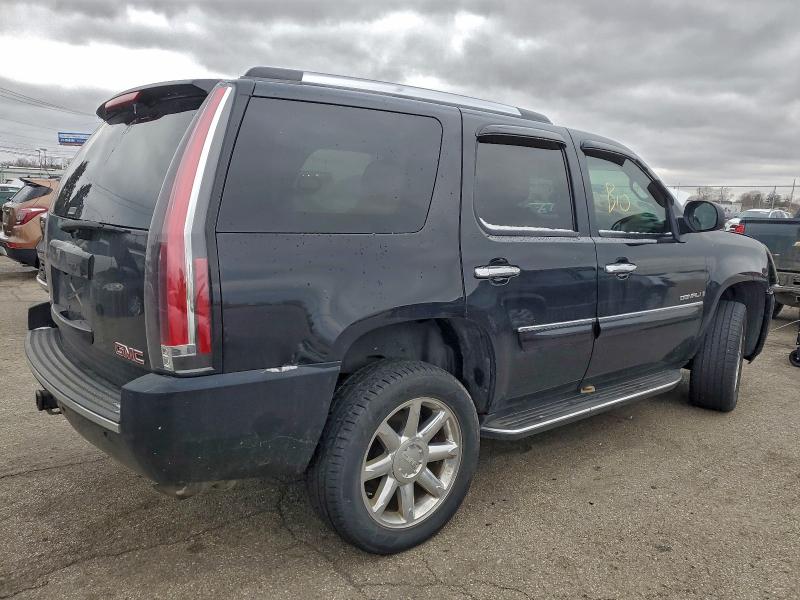 Photo 3 from auction – 2007 GMC YUKON DENA with VIN 1GKFK63897J329362